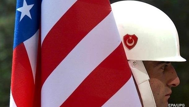 США приостановили выдачу виз в Турции