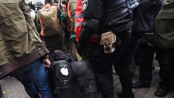 Столкновения под Радой: активиста арестовали за нападение на полицейского