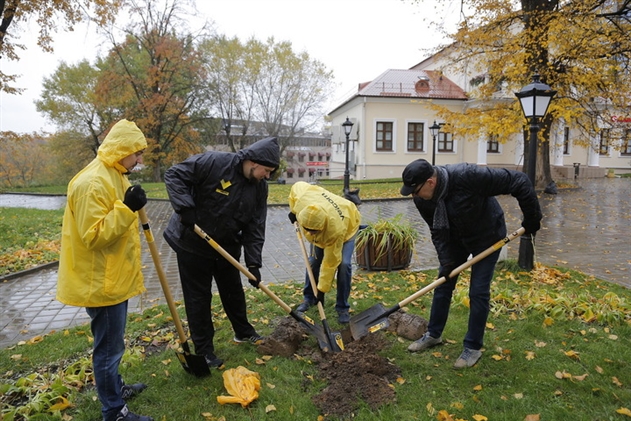 В Минске волонтеры высадили более 300 деревьев и кустарников