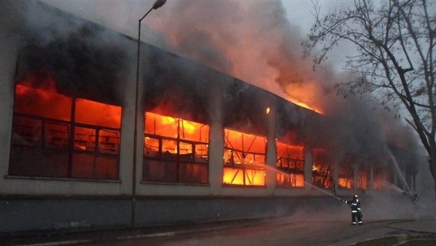 МЧС: в Жлобине крупный пожар на флагмане металлургии БМЗ - фото