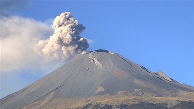 В Мексике вулкан выбросил столб пепла на высоту три тысячи метров