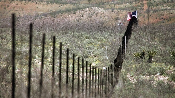 На границе с Мексикой погиб пограничник – Трамп