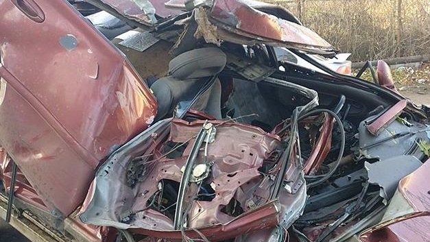В Житомире авто въехало в дом, погибли два человека