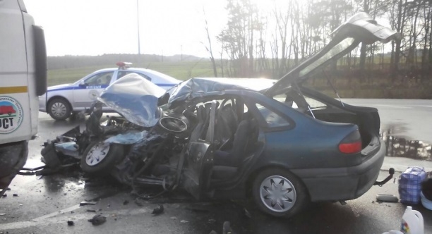 ДТП под Минском: водитель Renault не уступил дорогу и попал под мусоровоз