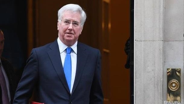 Министр обороны Британии подал в отставку из-за скандала