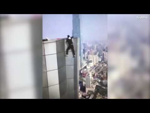 В Китае разбился руфер, сорвавшись с крыши небоскреба