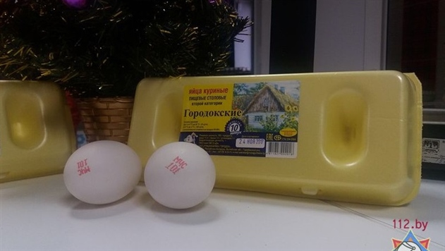 Фото: птицефабрика в Городке выпустила яйца с телефоном МЧС