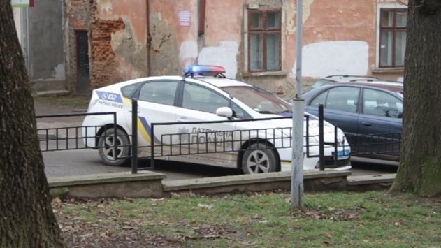 В Черновцах возле школы нашли труп