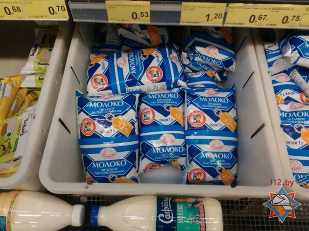 Фотофакт: в Витебске продают молоко с рекламой МЧС