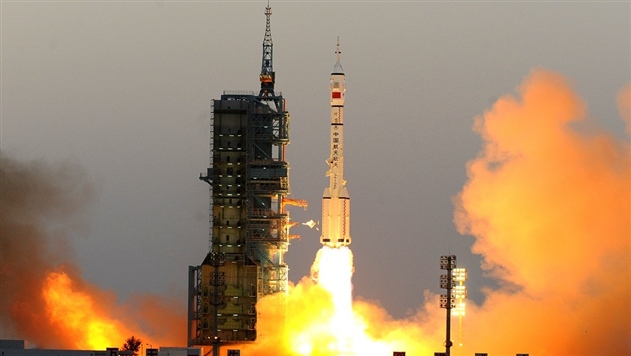 Китай запустил в космос три спутника